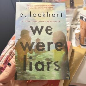 We Were Liars by e. lockhart - Book